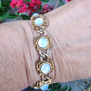 Vintage Moonglow Thermoset brass bracelet‎